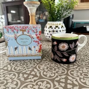 Wedgwood Archive Collection Wild Rose Black Bone China Coffee mug NEW‎ rare!